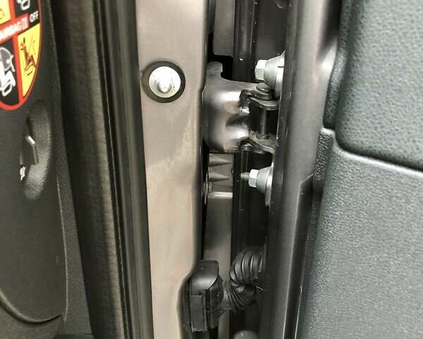 Серый Рено Клио, объемом двигателя 1.6 л и пробегом 185 тыс. км за 5900 $, фото 60 на Automoto.ua