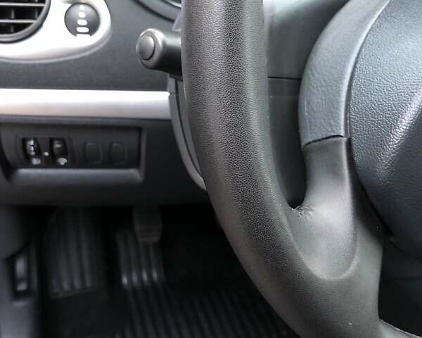 Серый Рено Клио, объемом двигателя 1.6 л и пробегом 185 тыс. км за 5900 $, фото 40 на Automoto.ua