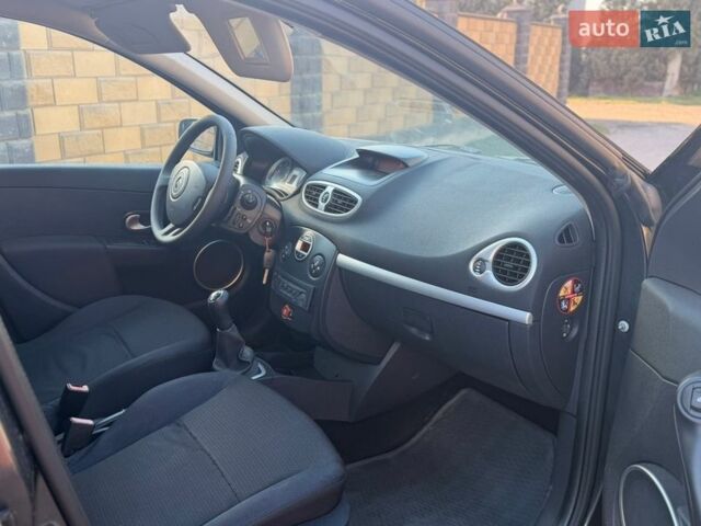 Серый Рено Клио, объемом двигателя 1.5 л и пробегом 230 тыс. км за 5350 $, фото 30 на Automoto.ua