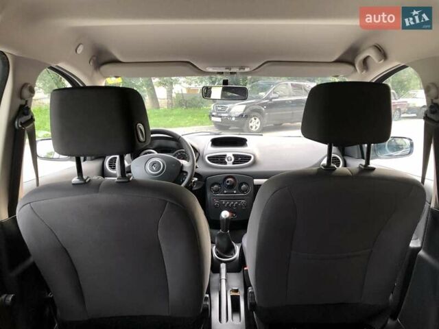 Серый Рено Клио, объемом двигателя 1.6 л и пробегом 185 тыс. км за 5900 $, фото 45 на Automoto.ua