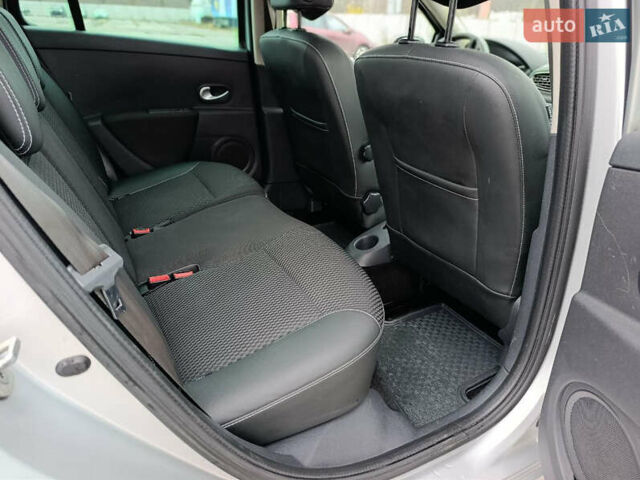 Серый Рено Клио, объемом двигателя 1.6 л и пробегом 166 тыс. км за 7200 $, фото 21 на Automoto.ua