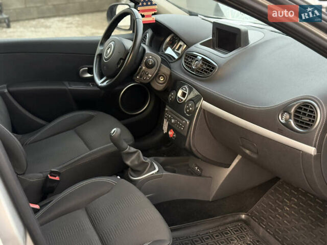 Серый Рено Клио, объемом двигателя 1.15 л и пробегом 206 тыс. км за 4950 $, фото 7 на Automoto.ua