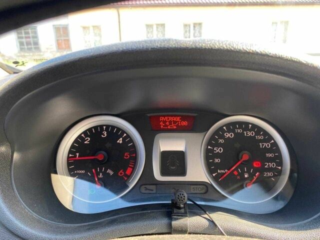 Серый Рено Клио, объемом двигателя 1.5 л и пробегом 250 тыс. км за 5200 $, фото 2 на Automoto.ua