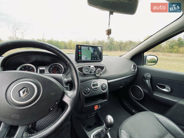 Сірий Рено Кліо, об'ємом двигуна 1.5 л та пробігом 260 тис. км за 5600 $, фото 16 на Automoto.ua