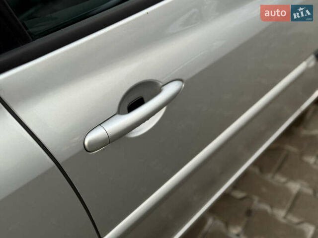 Серый Рено Клио, объемом двигателя 1.15 л и пробегом 206 тыс. км за 4950 $, фото 8 на Automoto.ua