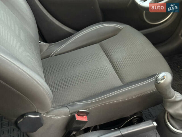 Серый Рено Клио, объемом двигателя 1.15 л и пробегом 206 тыс. км за 4950 $, фото 6 на Automoto.ua