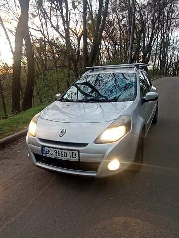 Серый Рено Клио, объемом двигателя 1.6 л и пробегом 246 тыс. км за 4700 $, фото 8 на Automoto.ua