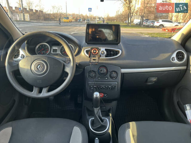 Серый Рено Клио, объемом двигателя 0 л и пробегом 269 тыс. км за 5300 $, фото 7 на Automoto.ua