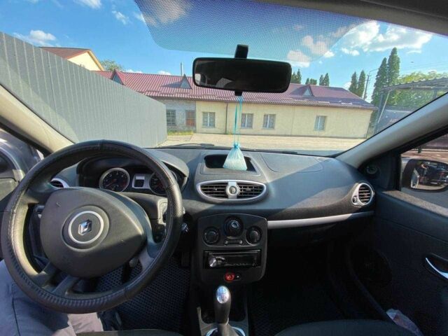 Серый Рено Клио, объемом двигателя 1.5 л и пробегом 250 тыс. км за 5200 $, фото 4 на Automoto.ua