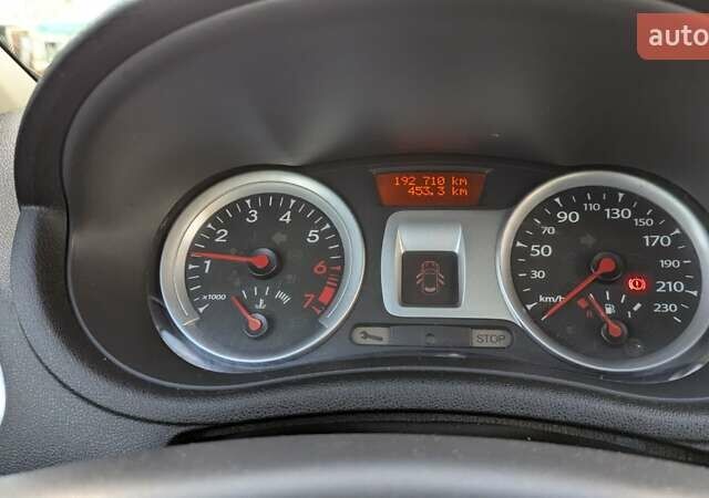 Рено Клио 2010 в Николаеве на Automoto.ua Серый Рено Клио, объемом двигателя 1.2 л и пробегом 192 тыс. км за 5300 $, фото 14 на Automoto.ua