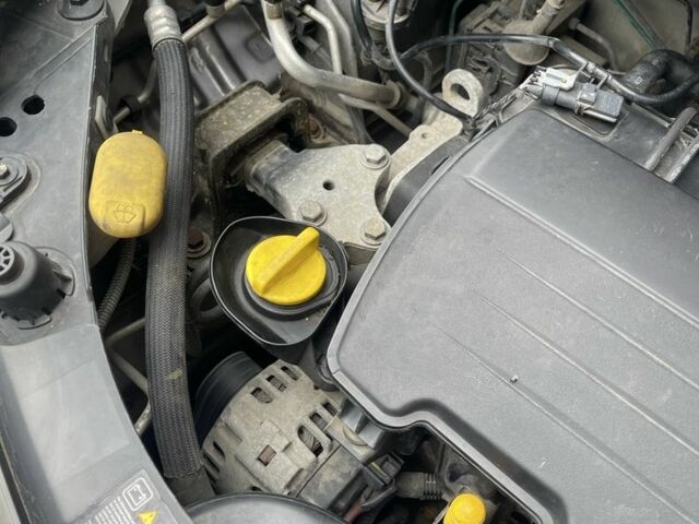 Сірий Рено Кліо, об'ємом двигуна 1.1 л та пробігом 205 тис. км за 4800 $, фото 3 на Automoto.ua