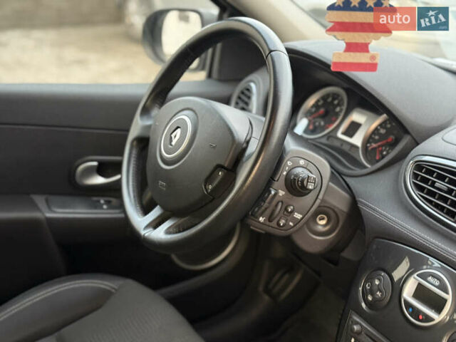 Серый Рено Клио, объемом двигателя 1.15 л и пробегом 206 тыс. км за 4950 $, фото 5 на Automoto.ua