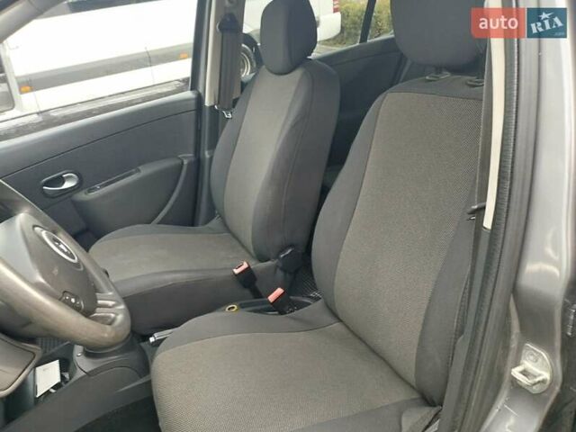 Сірий Рено Кліо, об'ємом двигуна 1.15 л та пробігом 187 тис. км за 4750 $, фото 7 на Automoto.ua