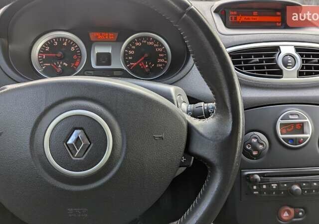Рено Клио 2010 в Николаеве на Automoto.ua Серый Рено Клио, объемом двигателя 1.2 л и пробегом 192 тыс. км за 5300 $, фото 18 на Automoto.ua