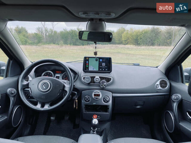 Сірий Рено Кліо, об'ємом двигуна 1.5 л та пробігом 260 тис. км за 5600 $, фото 21 на Automoto.ua