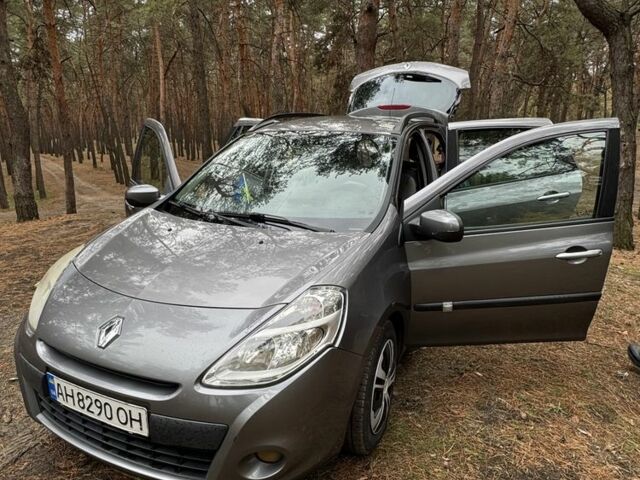 Серый Рено Клио, объемом двигателя 1.2 л и пробегом 220 тыс. км за 5000 $, фото 3 на Automoto.ua