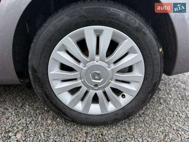 Сірий Рено Кліо, об'ємом двигуна 1.2 л та пробігом 177 тис. км за 5999 $, фото 28 на Automoto.ua