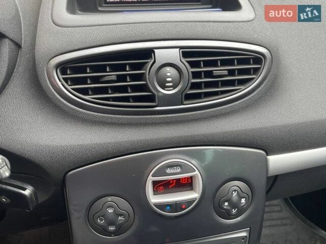 Серый Рено Клио, объемом двигателя 1.15 л и пробегом 204 тыс. км за 4900 $, фото 26 на Automoto.ua