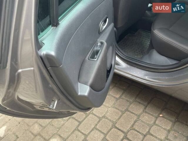 Серый Рено Клио, объемом двигателя 1.15 л и пробегом 204 тыс. км за 4900 $, фото 3 на Automoto.ua