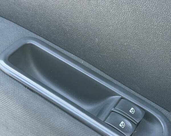 Сірий Рено Кліо, об'ємом двигуна 1.2 л та пробігом 202 тис. км за 5500 $, фото 25 на Automoto.ua