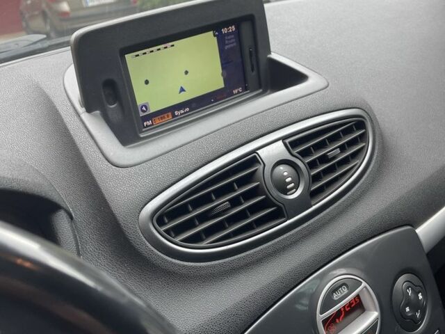 Сірий Рено Кліо, об'ємом двигуна 1.1 л та пробігом 205 тис. км за 4800 $, фото 7 на Automoto.ua