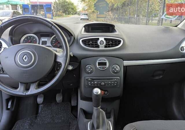 Рено Клио 2010 в Николаеве на Automoto.ua Серый Рено Клио, объемом двигателя 1.2 л и пробегом 192 тыс. км за 5300 $, фото 17 на Automoto.ua