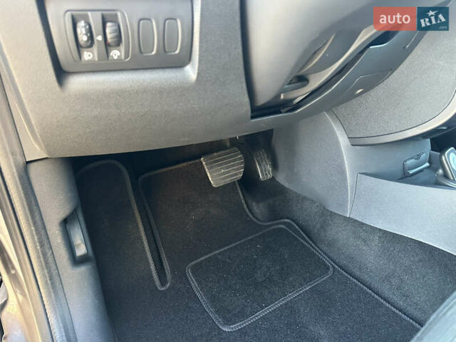 Сірий Рено Кліо, об'ємом двигуна 1.6 л та пробігом 61 тис. км за 8999 $, фото 20 на Automoto.ua