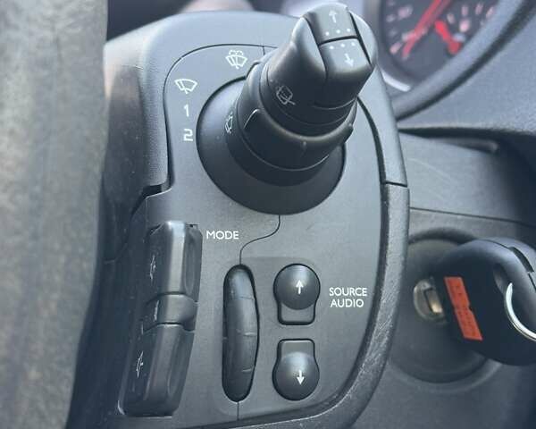 Сірий Рено Кліо, об'ємом двигуна 1.2 л та пробігом 202 тис. км за 5500 $, фото 28 на Automoto.ua