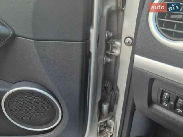 Сірий Рено Кліо, об'ємом двигуна 1.46 л та пробігом 321 тис. км за 5300 $, фото 33 на Automoto.ua