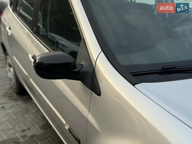 Серый Рено Клио, объемом двигателя 1.15 л и пробегом 206 тыс. км за 4950 $, фото 9 на Automoto.ua