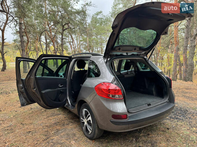 Рено Кліо 2010 у Дніпро (Дніпропетровську) на Automoto.ua Сірий Рено Кліо, об'ємом двигуна 1.15 л та пробігом 220 тис. км за 5000 $, фото 5 на Automoto.ua