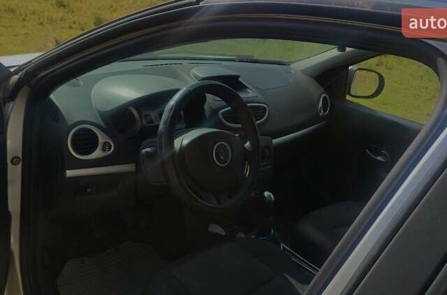 Серый Рено Клио, объемом двигателя 1.5 л и пробегом 230 тыс. км за 5500 $, фото 2 на Automoto.ua