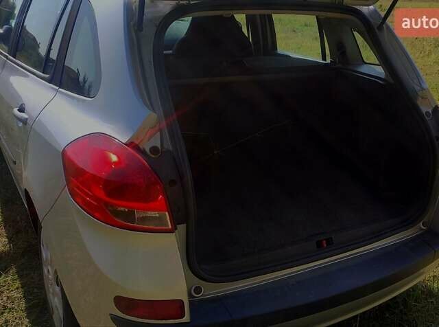 Серый Рено Клио, объемом двигателя 1.5 л и пробегом 230 тыс. км за 5500 $, фото 4 на Automoto.ua