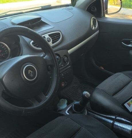 Сірий Рено Кліо, об'ємом двигуна 1.5 л та пробігом 230 тис. км за 4800 $, фото 4 на Automoto.ua