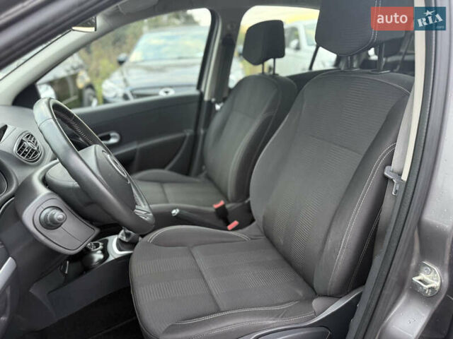 Сірий Рено Кліо, об'ємом двигуна 1.2 л та пробігом 170 тис. км за 6555 $, фото 20 на Automoto.ua