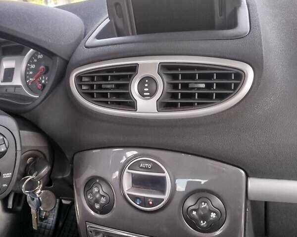Сірий Рено Кліо, об'ємом двигуна 1.46 л та пробігом 250 тис. км за 5200 $, фото 3 на Automoto.ua