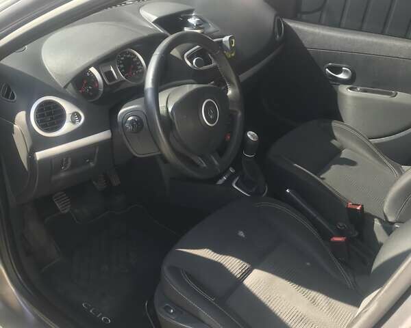 Сірий Рено Кліо, об'ємом двигуна 1.15 л та пробігом 210 тис. км за 3650 $, фото 4 на Automoto.ua
