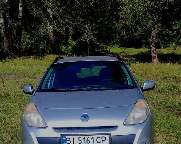Серый Рено Клио, объемом двигателя 1.5 л и пробегом 230 тыс. км за 5500 $, фото 1 на Automoto.ua