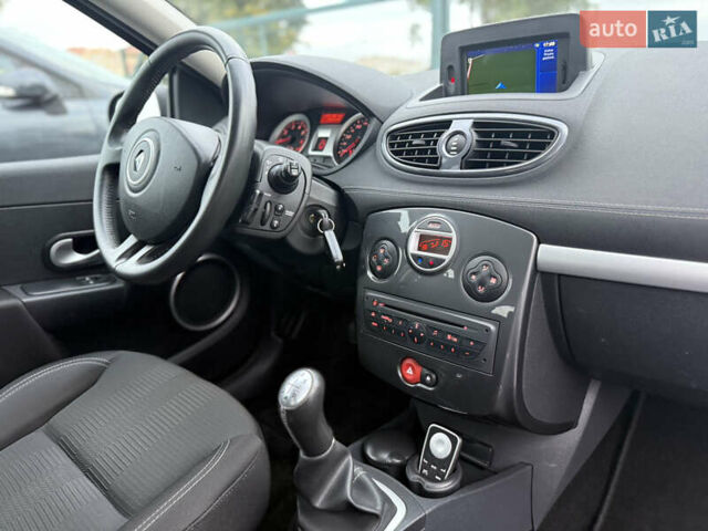 Сірий Рено Кліо, об'ємом двигуна 1.2 л та пробігом 170 тис. км за 6555 $, фото 33 на Automoto.ua