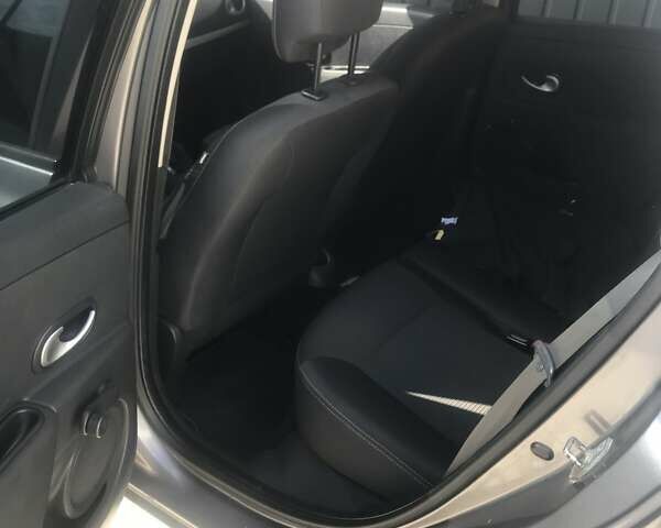 Сірий Рено Кліо, об'ємом двигуна 1.15 л та пробігом 210 тис. км за 3650 $, фото 5 на Automoto.ua