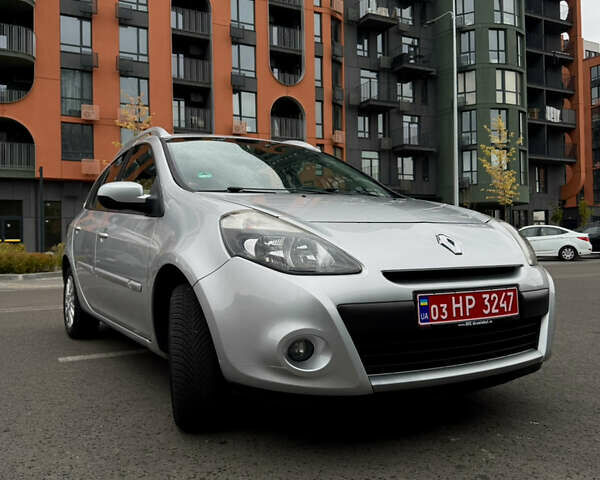 Серый Рено Клио, объемом двигателя 1.2 л и пробегом 226 тыс. км за 5500 $, фото 1 на Automoto.ua