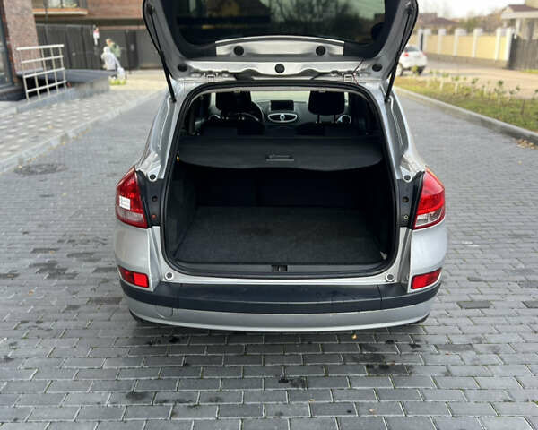 Серый Рено Клио, объемом двигателя 1.6 л и пробегом 150 тыс. км за 4900 $, фото 9 на Automoto.ua