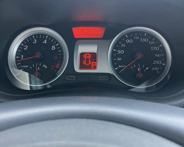 Серый Рено Клио, объемом двигателя 1.6 л и пробегом 150 тыс. км за 4900 $, фото 15 на Automoto.ua