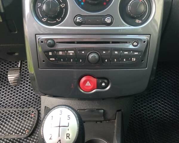 Серый Рено Клио, объемом двигателя 1.5 л и пробегом 210 тыс. км за 5400 $, фото 9 на Automoto.ua