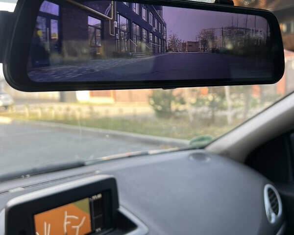 Серый Рено Клио, объемом двигателя 1.6 л и пробегом 150 тыс. км за 4900 $, фото 17 на Automoto.ua