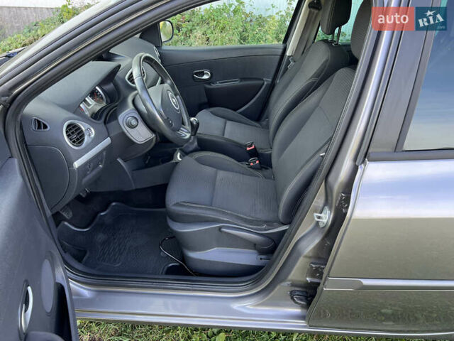 Сірий Рено Кліо, об'ємом двигуна 1.2 л та пробігом 165 тис. км за 5399 $, фото 19 на Automoto.ua