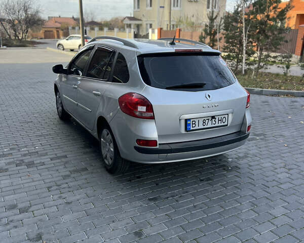 Серый Рено Клио, объемом двигателя 1.6 л и пробегом 150 тыс. км за 4900 $, фото 7 на Automoto.ua