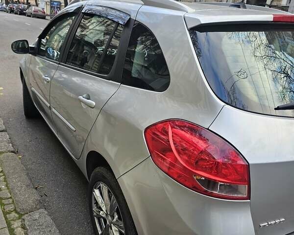 Серый Рено Клио, объемом двигателя 1.5 л и пробегом 180 тыс. км за 6500 $, фото 1 на Automoto.ua