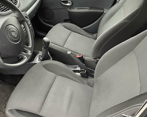 Сірий Рено Кліо, об'ємом двигуна 1.5 л та пробігом 269 тис. км за 5400 $, фото 15 на Automoto.ua