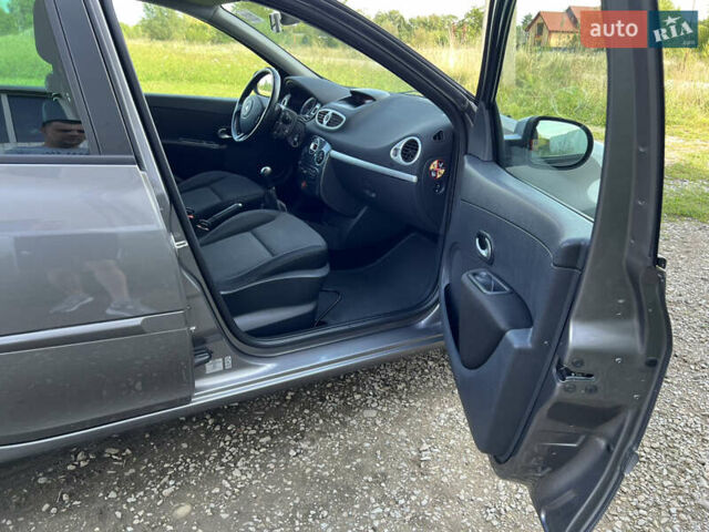 Сірий Рено Кліо, об'ємом двигуна 1.2 л та пробігом 165 тис. км за 5399 $, фото 22 на Automoto.ua